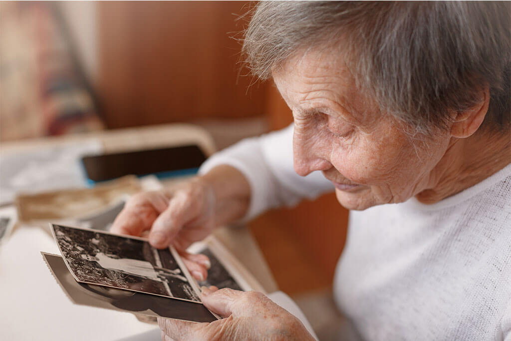how to know if your loved one needs memory care
