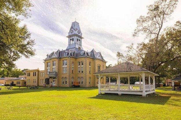 places for seniors to go out with friends in newton nc