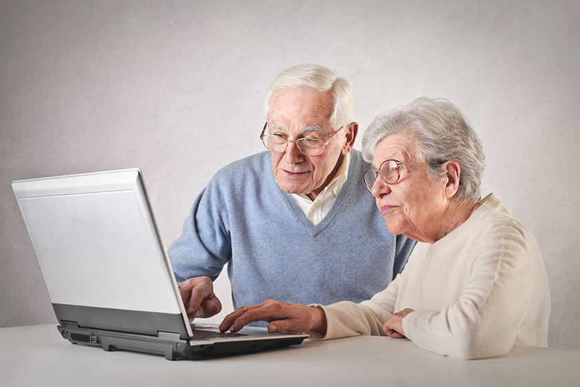how to teach your aging parent to use internet safe