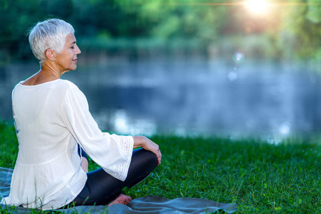 5 types of meditation to try in your senior years