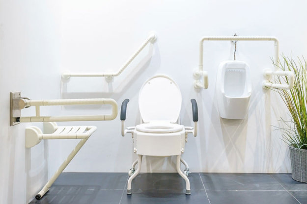 essential tips for seniors bathroom safety