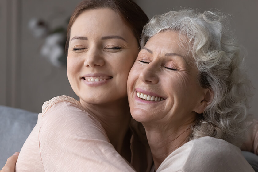 meaningful ways to stay connected to your elderly loved one