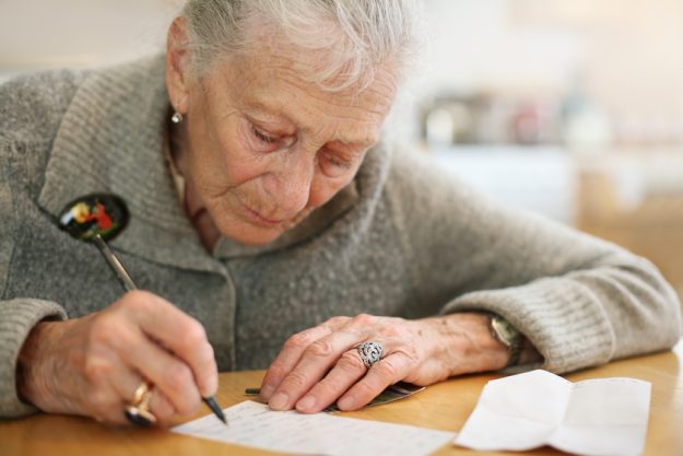 recognizing early signs of parkinsons through your handwriting