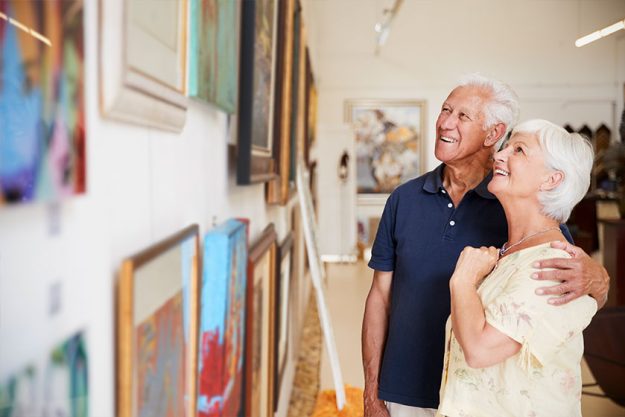 couple at painting gallery