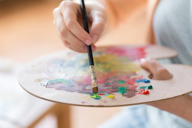 how art therapy in memory care units in airlee court va improves mood and quality of life
