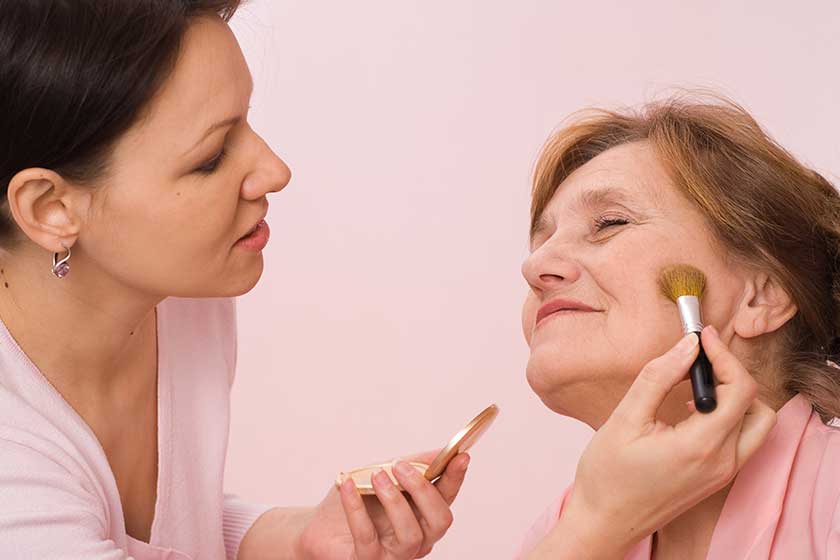 daughter of an mother makes makeup