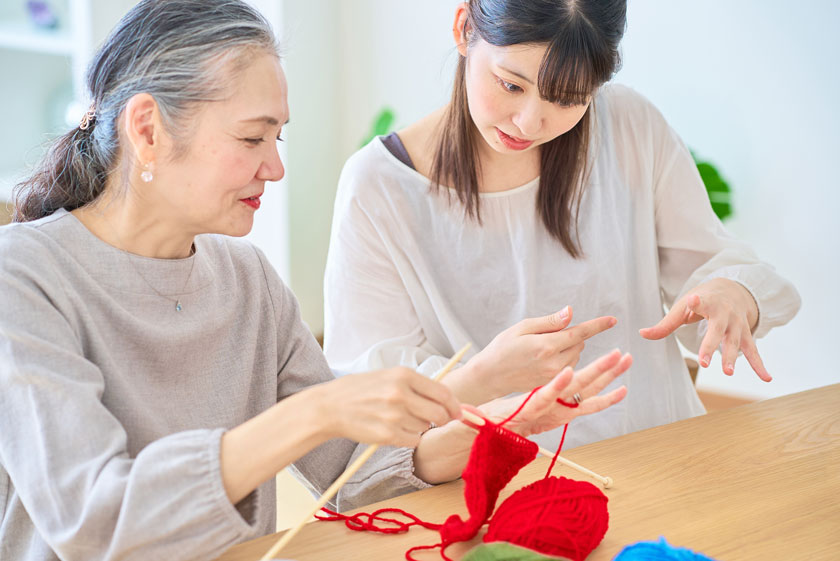 6 hobbies that bring joy to your retired mom img