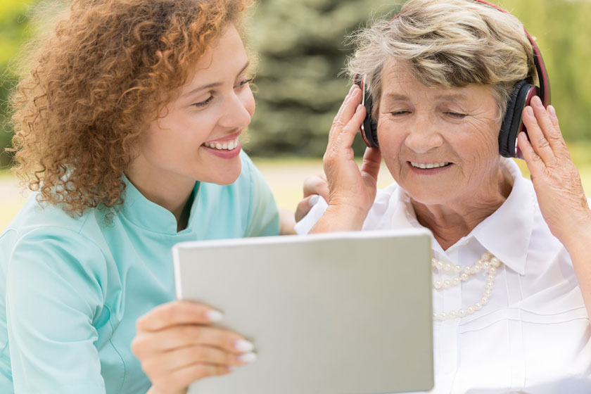 7 ways assisted living communities in holly springs nc provide entertainment for seniors with img