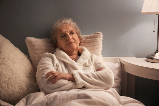 7 tips to help seniors with dementia get warm in bed img 7 tips to help seniors with dementia get warm in bed img