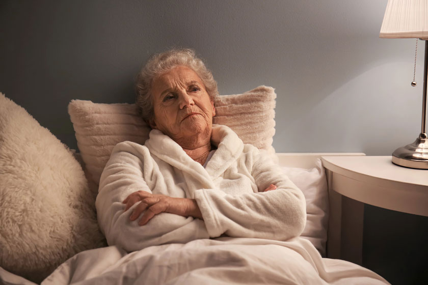 7 tips to help seniors with dementia get warm in bed img