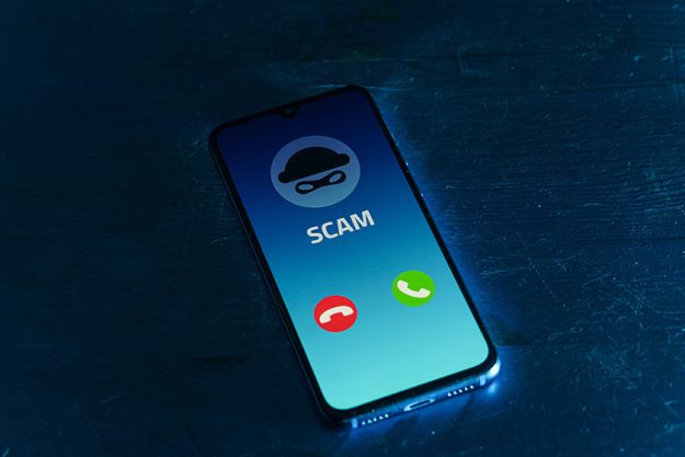 incoming call scammer scam call phon