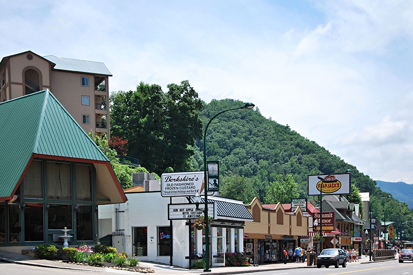 street scene town gatlinburg tennessee