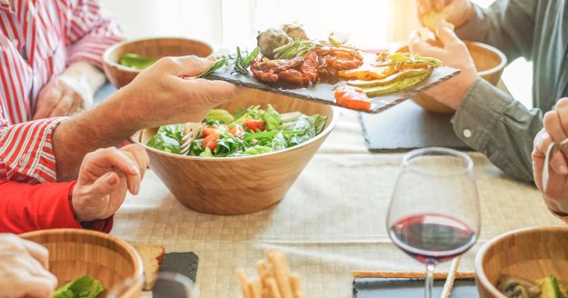 Senior,Firends,Having,Lunch,At,Home, ,Mature,People,Eating