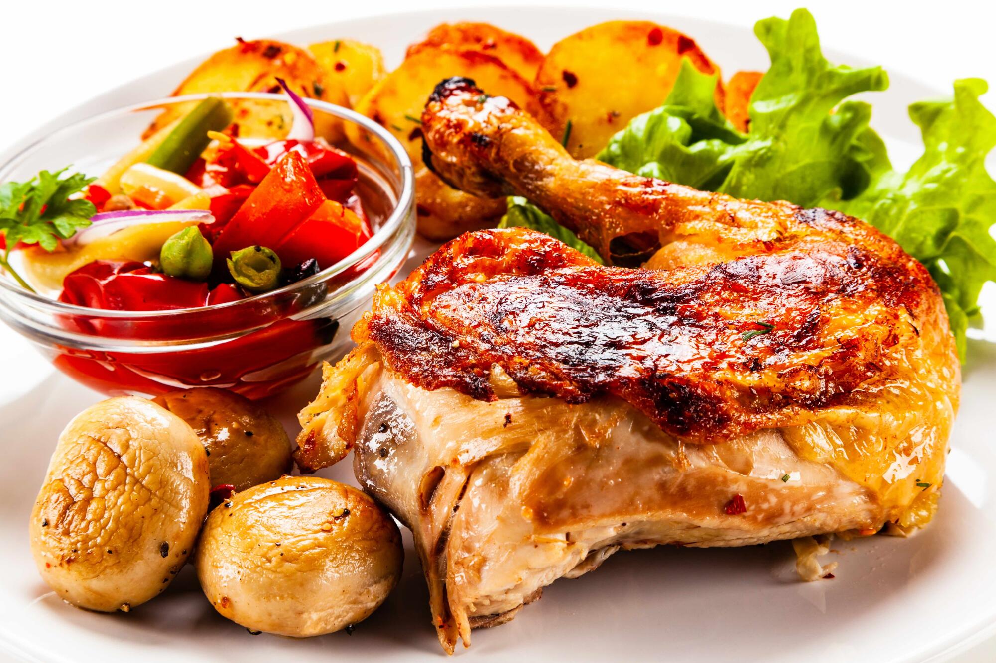 Barbecued,Chicken,Leg,With,Chips,And,Vegetables,On,White,Background