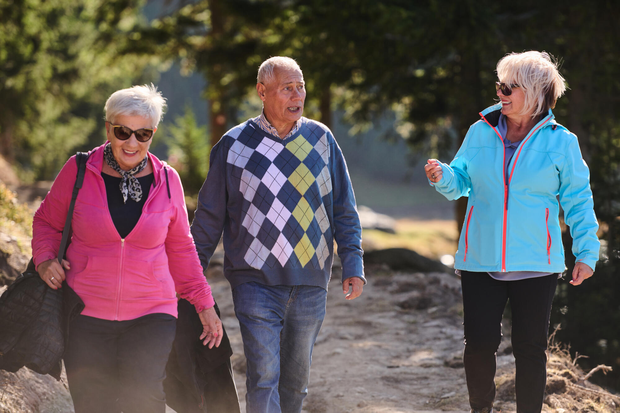 A family shares delightful moments with their friends amid the stunning landscapes of mountains, lakes, and winding paths, promoting a healthy lifestyle and the joy of familial bonds in the embrace of nature's beauty